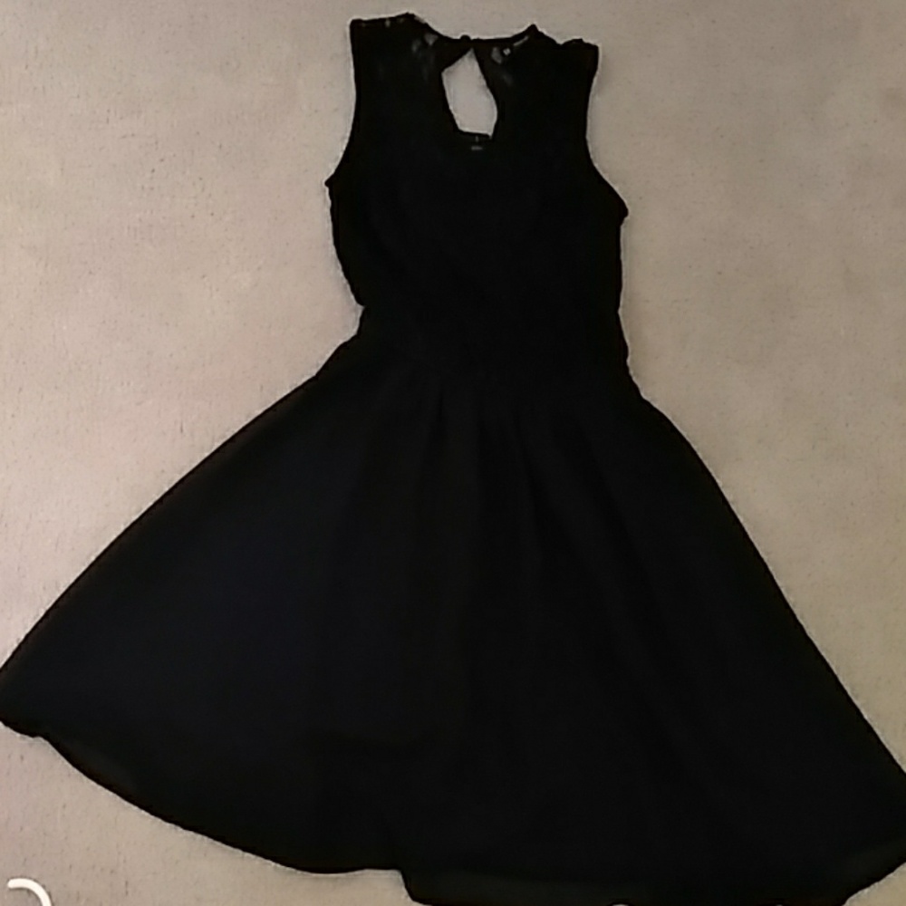 Divided black half lace dress